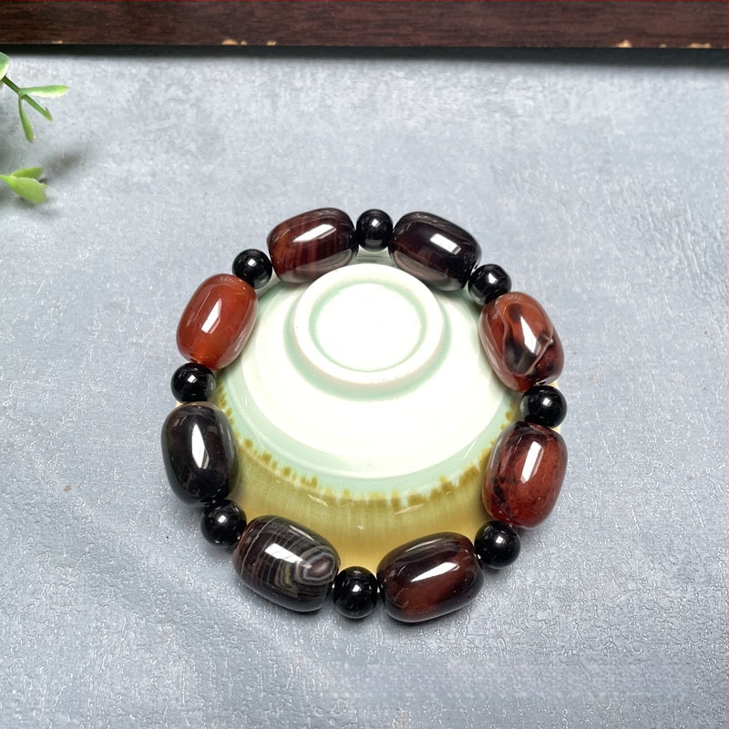 Akatā rokassprādze ar rižu pērļām, ģeometriska forma, dabisks materiāls, karājošās pērles