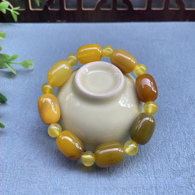 Akatā rokassprādze ar rižu pērļām, ģeometriska forma, dabisks materiāls, karājošās pērles