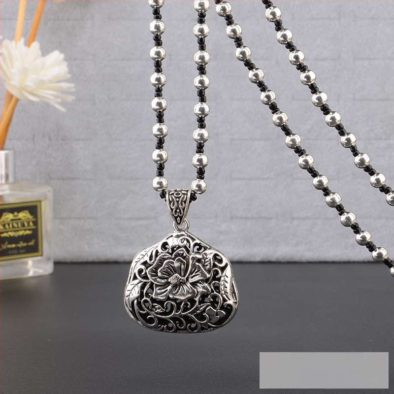 Lydinio puloverio grandinėlė, ilga karolė su kutiniu pakabuku, retro etno stilius