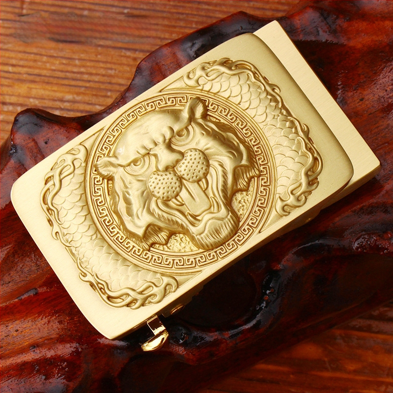 Automatinė diržo sagtis iš vario su 3D įspaustu skraidančio erelio motyvu