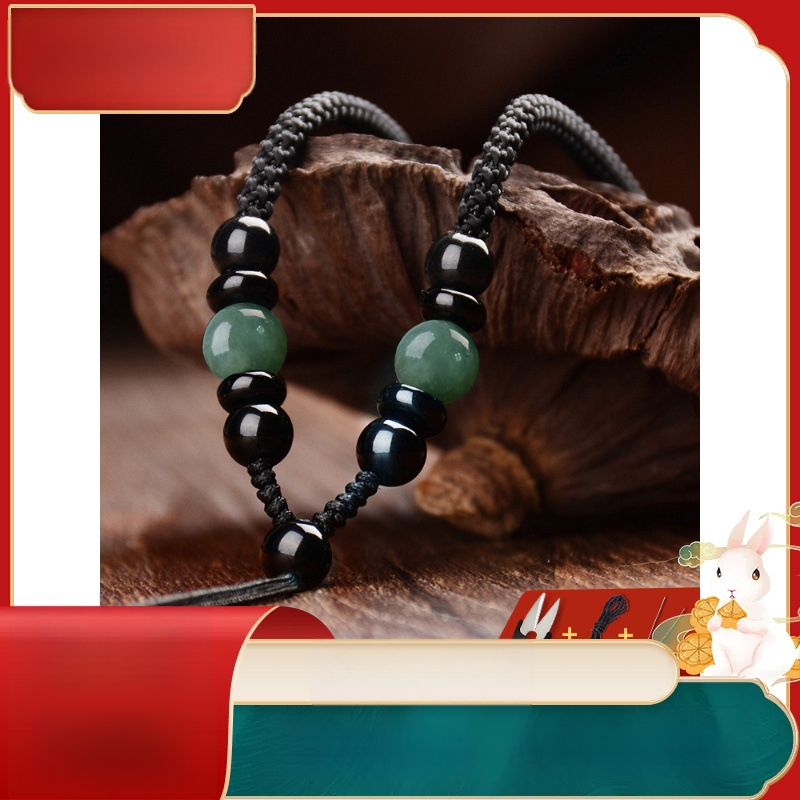 Hetianos nefrito pakabukas ant rankų pintos vėrinio, apdorotas nefritas