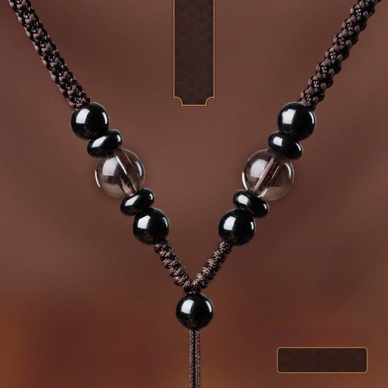 Hetianos nefrito pakabukas ant rankų pintos vėrinio, apdorotas nefritas