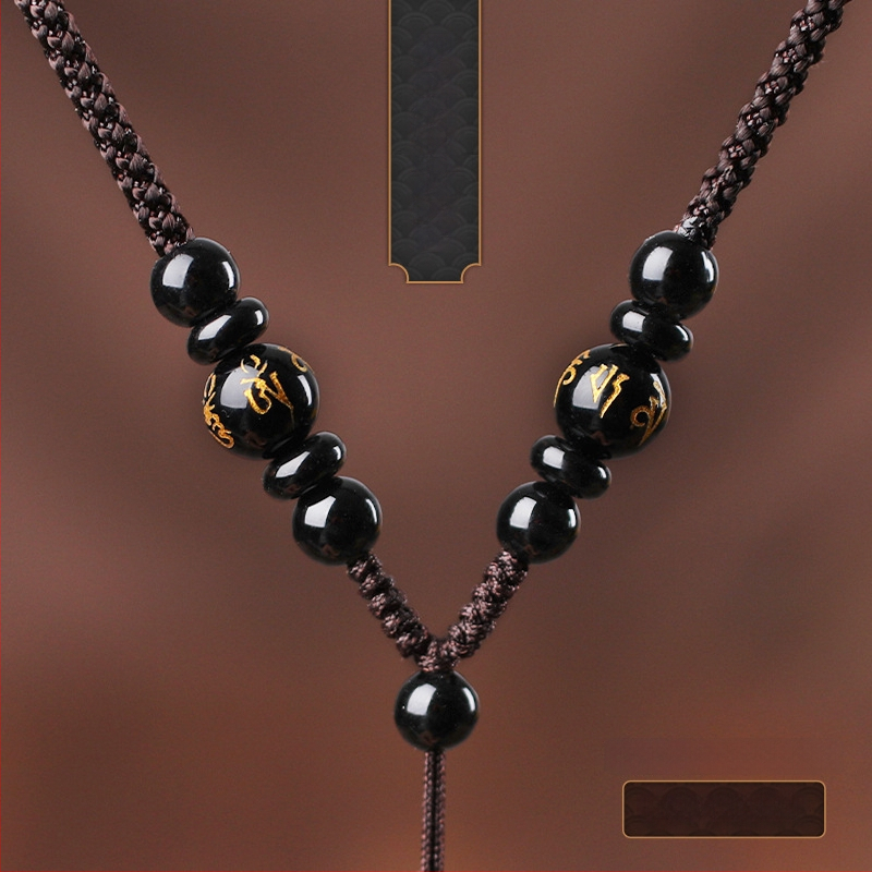 Hetianos nefrito pakabukas ant rankų pintos vėrinio, apdorotas nefritas