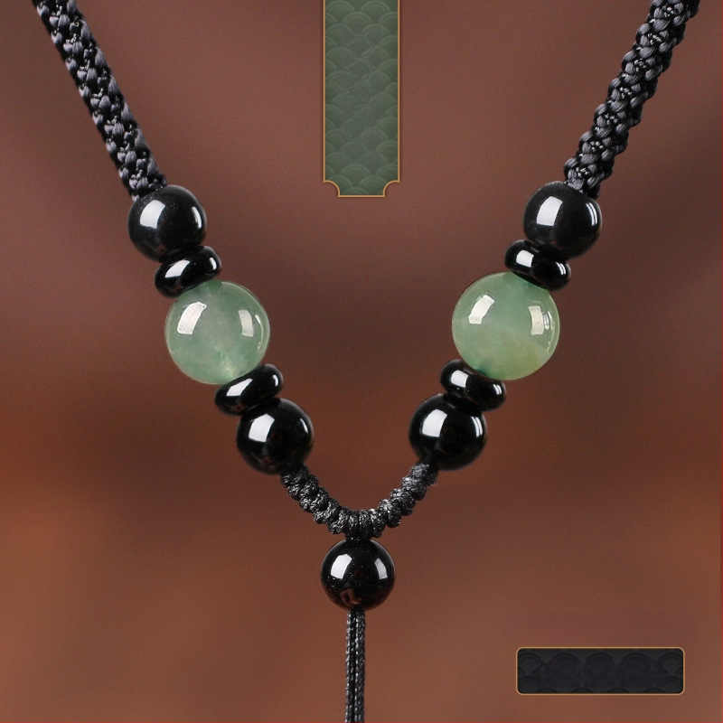 Hetianos nefrito pakabukas ant rankų pintos vėrinio, apdorotas nefritas