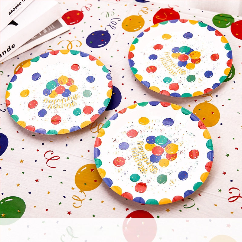 Vienkartinė storinta popierinė staltiesė vaikų gimtadienio vakarėliui – šventinis stilius, mieli animaciniai motyvai, dekoracijų rekvizitai
