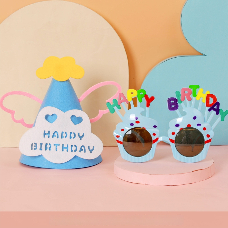 Vienkartinė storinta popierinė staltiesė vaikų gimtadienio vakarėliui – šventinis stilius, mieli animaciniai motyvai, dekoracijų rekvizitai