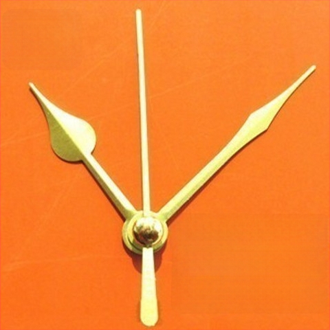 Ρολόι με μεταλλικό καντράν, πλαστικό περίβλημα, λειτουργεί με μπαταρία