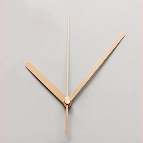 Ρολόι με μεταλλικό καντράν, πλαστικό περίβλημα, λειτουργεί με μπαταρία