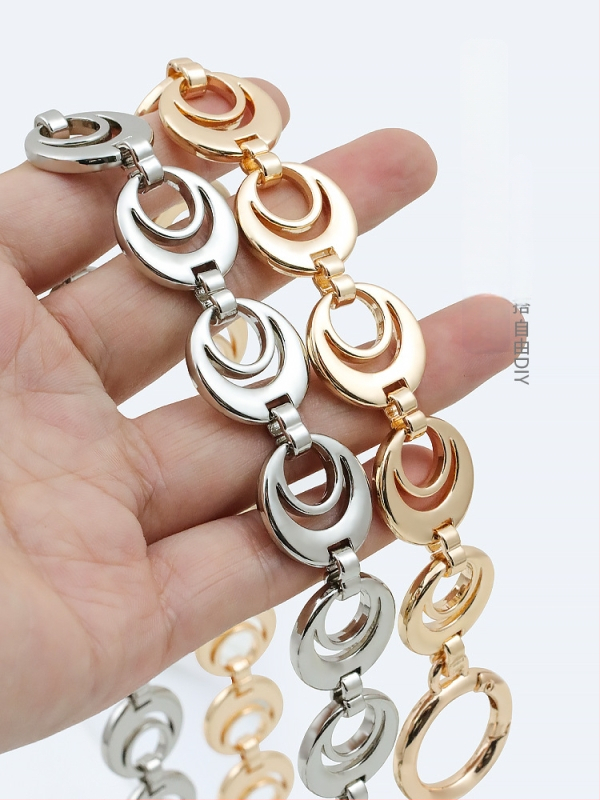 Koti õlarihm pikendatava ahelaga – metall, laiendus, tähtedega muster, kevad 2024