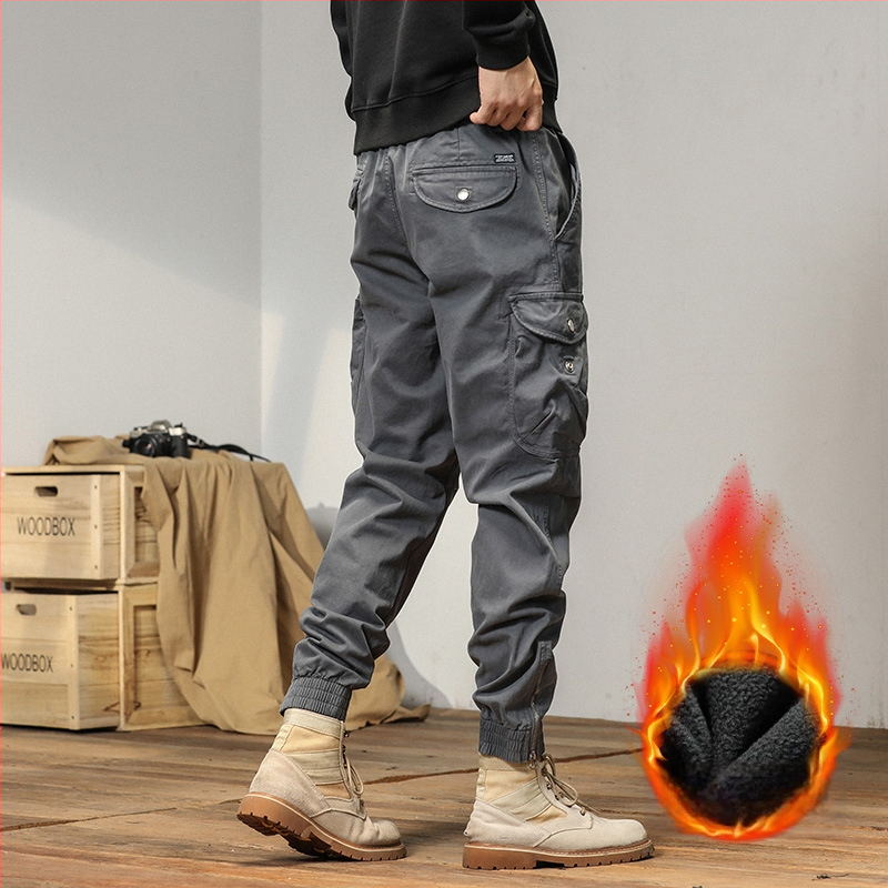 Vīriešu cargo bikses ar taisnu piegriezumu, flīsa odere, kokvilnas maisījuma audums, vidēja jostas vieta, ar vairākām kabatām
