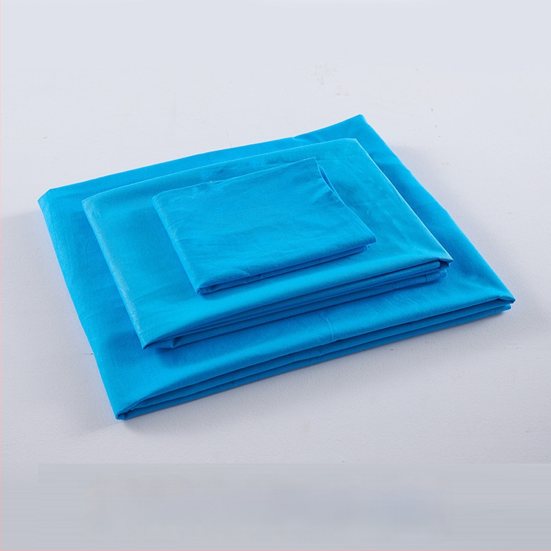 Tryjų dalių patalynės komplektas studentų bendrabutyje, poliesterio–medvilnės audinys, reaktiškai dažyta, twill audimas, vienos spalvos raštas