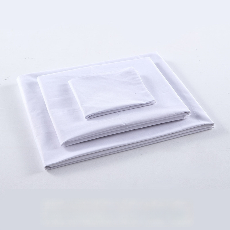 Tryjų dalių patalynės komplektas studentų bendrabutyje, poliesterio–medvilnės audinys, reaktiškai dažyta, twill audimas, vienos spalvos raštas