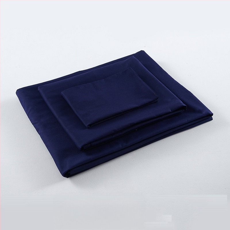 Tryjų dalių patalynės komplektas studentų bendrabutyje, poliesterio–medvilnės audinys, reaktiškai dažyta, twill audimas, vienos spalvos raštas