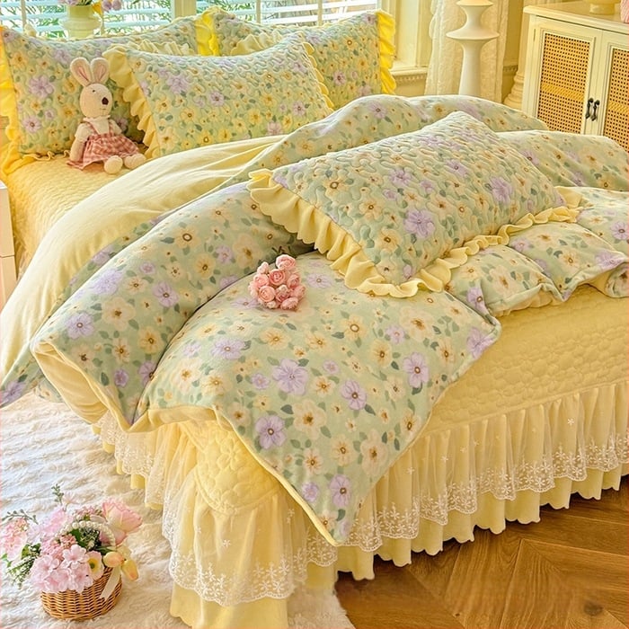 Lovos užtiesalos su nėrinių krašteliu, gėlių raštas, Milk Fleece, siūta, reaktyvus spausdinimas, keturių dalių komplektas