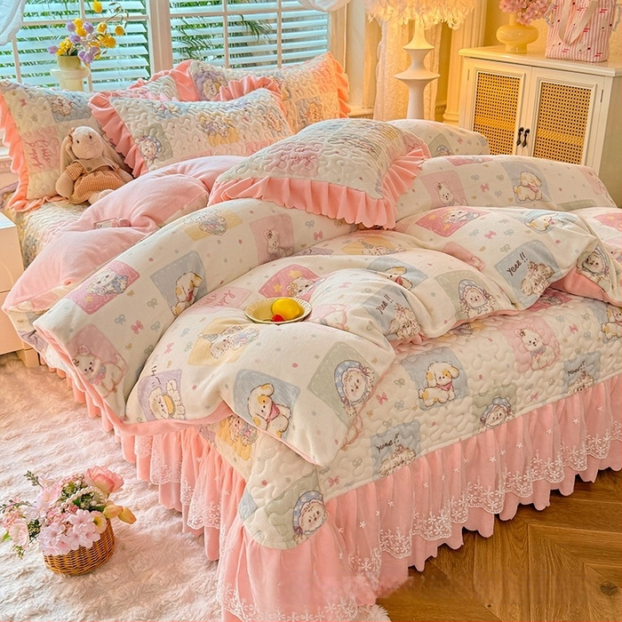 Lovos užtiesalos su nėrinių krašteliu, gėlių raštas, Milk Fleece, siūta, reaktyvus spausdinimas, keturių dalių komplektas