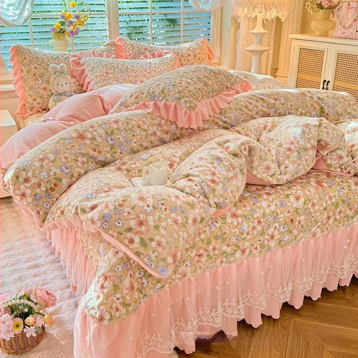 Lovos užtiesalos su nėrinių krašteliu, gėlių raštas, Milk Fleece, siūta, reaktyvus spausdinimas, keturių dalių komplektas