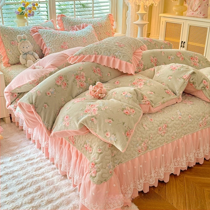 Lovos užtiesalos su nėrinių krašteliu, gėlių raštas, Milk Fleece, siūta, reaktyvus spausdinimas, keturių dalių komplektas