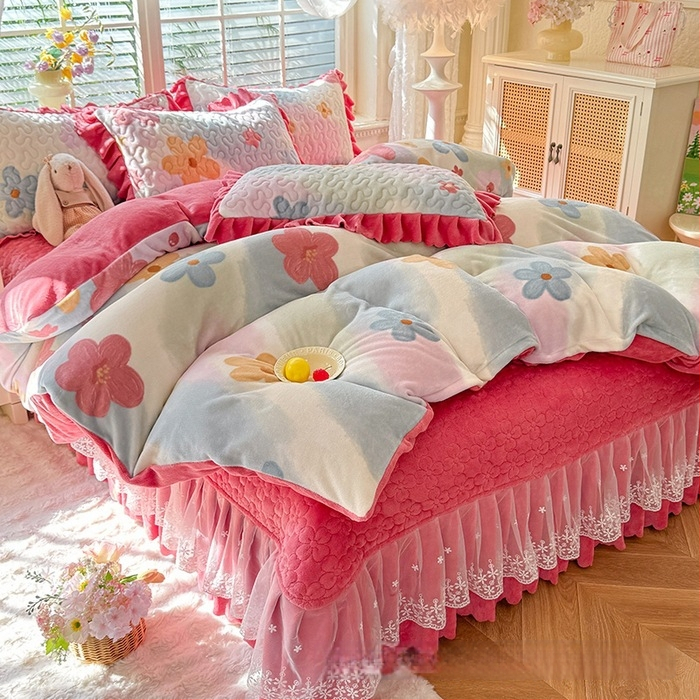 Lovos užtiesalos su nėrinių krašteliu, gėlių raštas, Milk Fleece, siūta, reaktyvus spausdinimas, keturių dalių komplektas