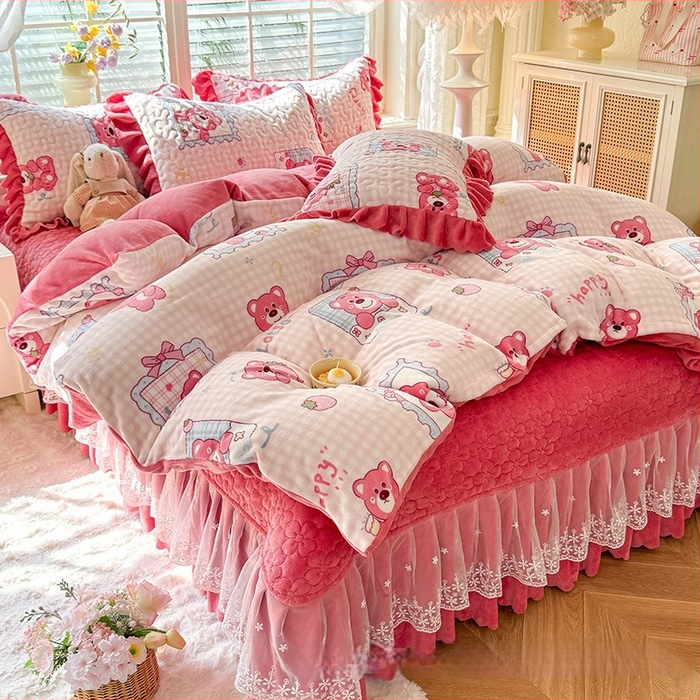 Lovos užtiesalos su nėrinių krašteliu, gėlių raštas, Milk Fleece, siūta, reaktyvus spausdinimas, keturių dalių komplektas