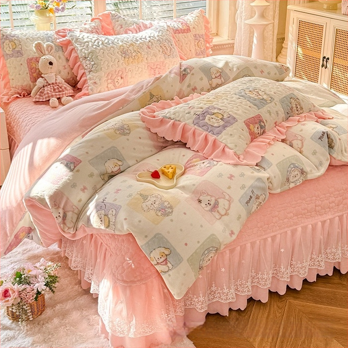 Lovos užtiesalos su nėrinių krašteliu, gėlių raštas, Milk Fleece, siūta, reaktyvus spausdinimas, keturių dalių komplektas