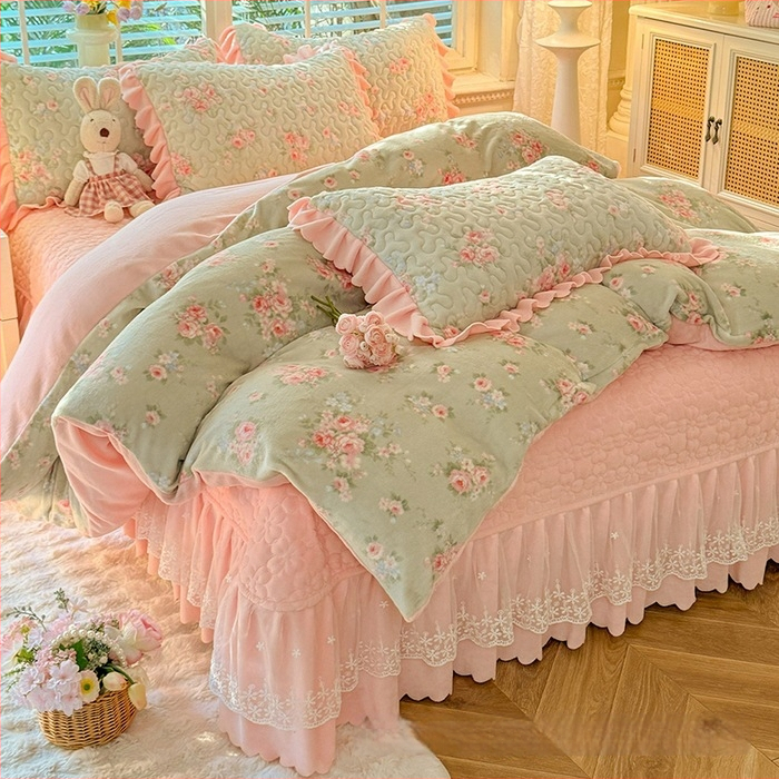 Lovos užtiesalos su nėrinių krašteliu, gėlių raštas, Milk Fleece, siūta, reaktyvus spausdinimas, keturių dalių komplektas