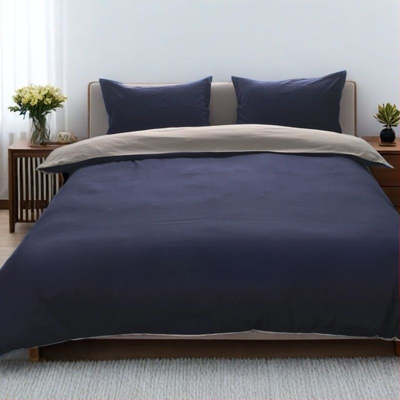 Poliesterio‑medvilnės patalynės komplektas, keturių dalių, vientisas raštas, brushed ir quilted, paprasta pynimo audinys, svoris 1000–1500 g