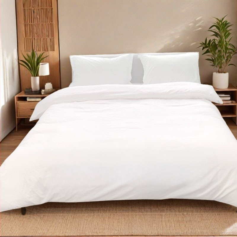 Poliesterio‑medvilnės patalynės komplektas, keturių dalių, vientisas raštas, brushed ir quilted, paprasta pynimo audinys, svoris 1000–1500 g