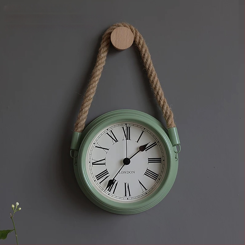 Ρολόι τοίχου σε σκανδιναβικό μινιμαλισμό, μεταλλικό περίβλημα και καντράν, κίνηση με μπαταρία quartz με sweep δεύτερο, στρογγυλός σχεδιασμός για καθιστικό