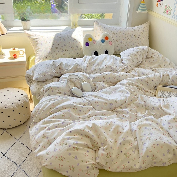 Megzti medvilniniai patalynės komplektas, keturių dalių — reakcijos spausdinimas, animacinių personažų ir augalų žiedų raštai, tinkamas visiems metų laikams