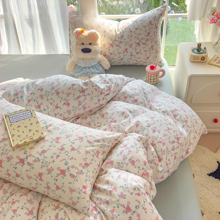 Megzti medvilniniai patalynės komplektas, keturių dalių — reakcijos spausdinimas, animacinių personažų ir augalų žiedų raštai, tinkamas visiems metų laikams