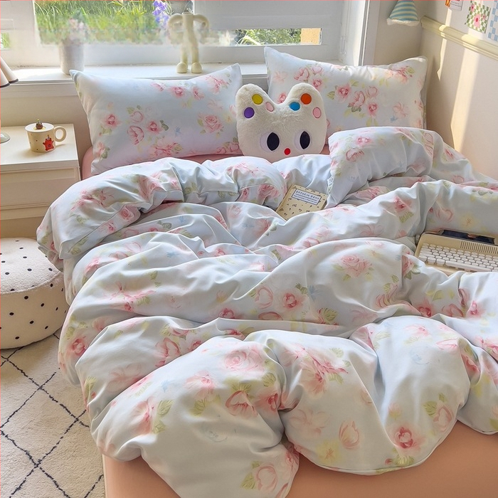 Megzti medvilniniai patalynės komplektas, keturių dalių — reakcijos spausdinimas, animacinių personažų ir augalų žiedų raštai, tinkamas visiems metų laikams