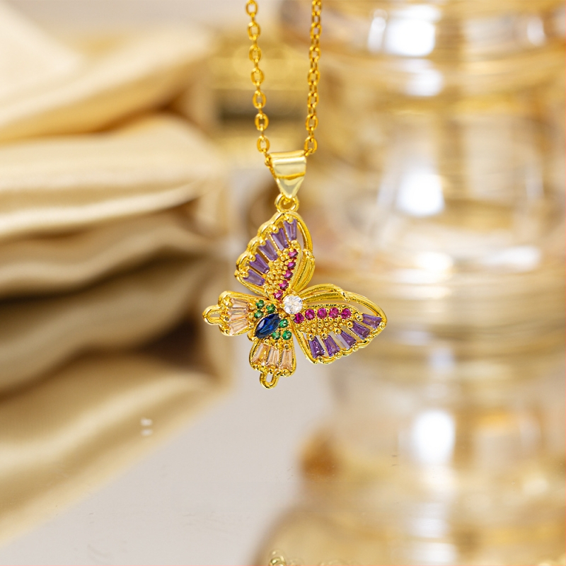 Titano plieno kaklo vėrinys su keturių lapų dobilu pakabuku, varinis įdėtas su cirkoniais, mikro įtvirtinimas, grandinėlė Flash o chain