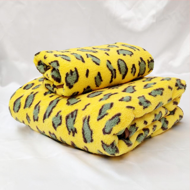 Leopardų spausdinimo koralinis fliso rankšluostis su pakabiniu dizainu, mažo svorio iki 100 g, 150D