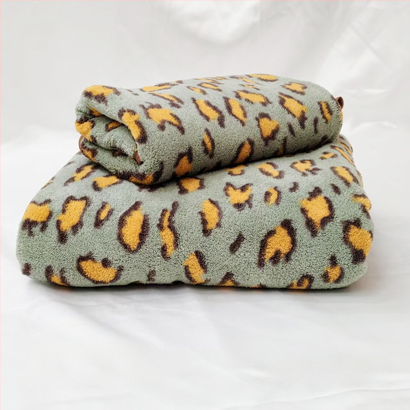 Leopardų spausdinimo koralinis fliso rankšluostis su pakabiniu dizainu, mažo svorio iki 100 g, 150D