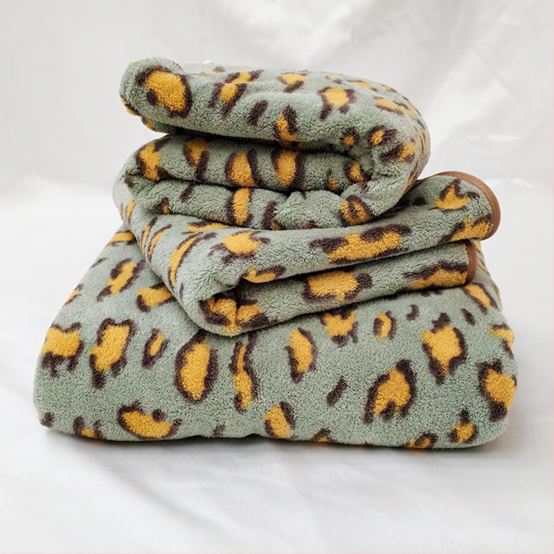 Leopardų spausdinimo koralinis fliso rankšluostis su pakabiniu dizainu, mažo svorio iki 100 g, 150D