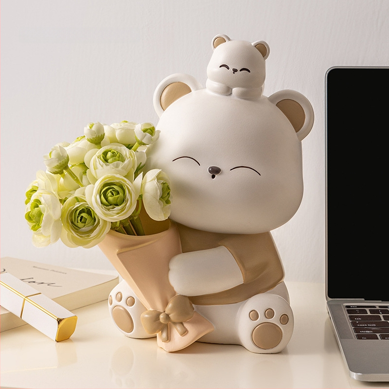 Διακοσμητική φιγούρα από ρητίνη: αρκουδάκι που αγκαλιάζει λουλούδια, κατάλληλη για ράφι τηλεόρασης και γραφείο — μοντέρνο μινιμαλιστικό στιλ; ιδανικό δώρο