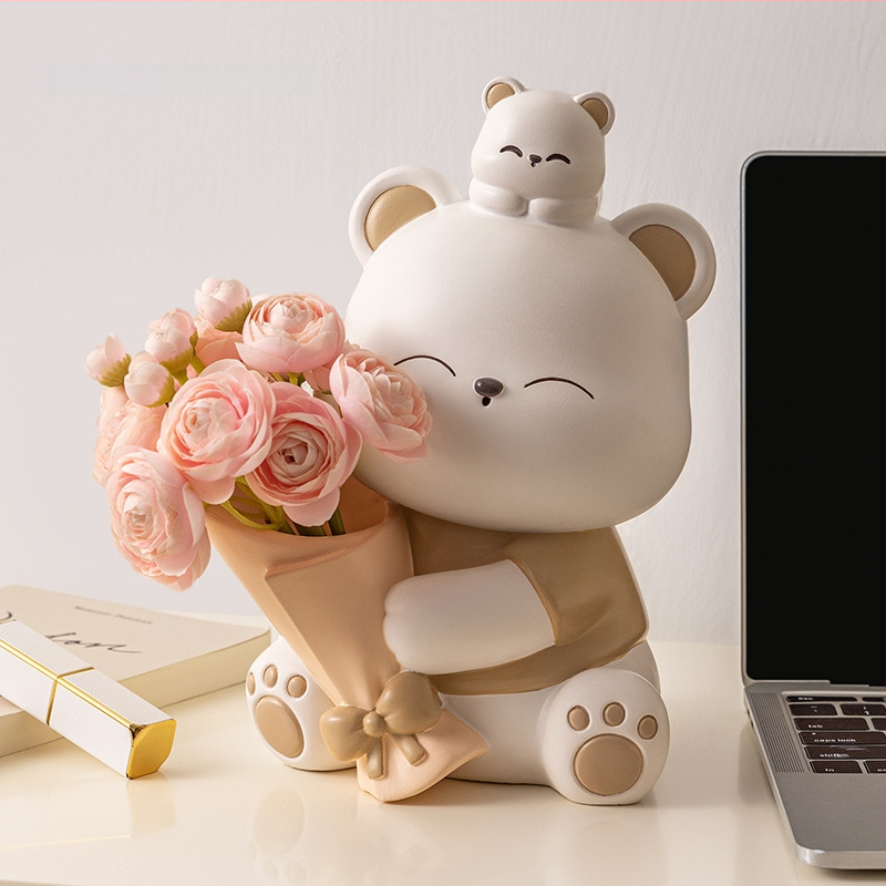 Διακοσμητική φιγούρα από ρητίνη: αρκουδάκι που αγκαλιάζει λουλούδια, κατάλληλη για ράφι τηλεόρασης και γραφείο — μοντέρνο μινιμαλιστικό στιλ; ιδανικό δώρο