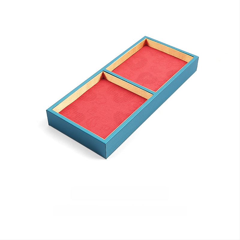 Üheosaline juveelide näitamiplokk PU nahast, PU naha korpuse ja tikitud brokaatkanga, ühe kihiline, kunstiline stiil, õmblustehnika