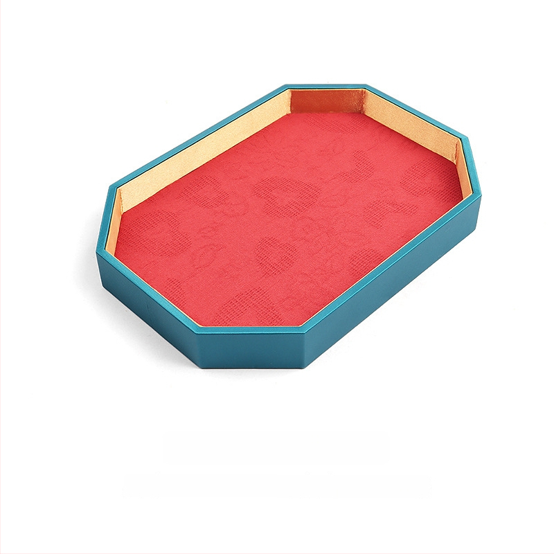 Üheosaline juveelide näitamiplokk PU nahast, PU naha korpuse ja tikitud brokaatkanga, ühe kihiline, kunstiline stiil, õmblustehnika