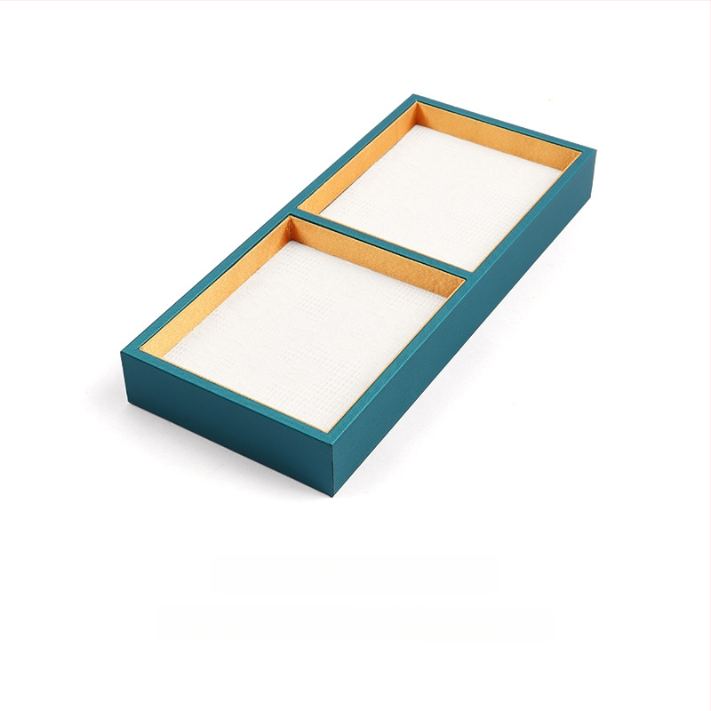 Üheosaline juveelide näitamiplokk PU nahast, PU naha korpuse ja tikitud brokaatkanga, ühe kihiline, kunstiline stiil, õmblustehnika