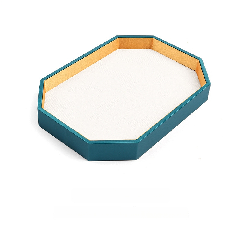 Üheosaline juveelide näitamiplokk PU nahast, PU naha korpuse ja tikitud brokaatkanga, ühe kihiline, kunstiline stiil, õmblustehnika