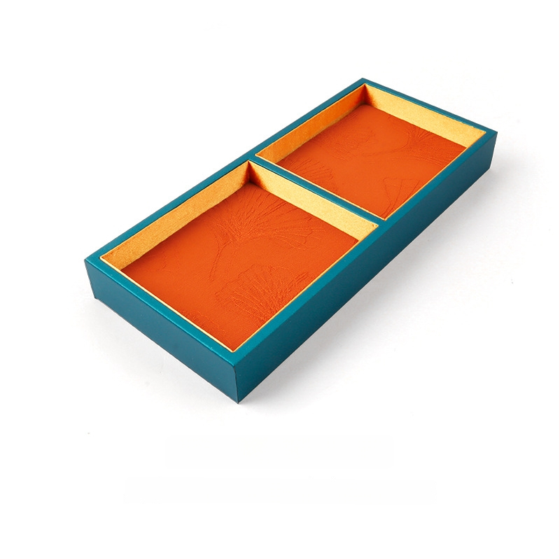 Üheosaline juveelide näitamiplokk PU nahast, PU naha korpuse ja tikitud brokaatkanga, ühe kihiline, kunstiline stiil, õmblustehnika