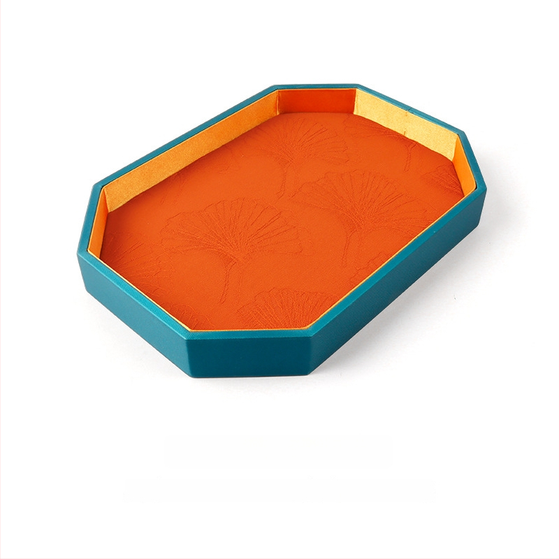 Üheosaline juveelide näitamiplokk PU nahast, PU naha korpuse ja tikitud brokaatkanga, ühe kihiline, kunstiline stiil, õmblustehnika