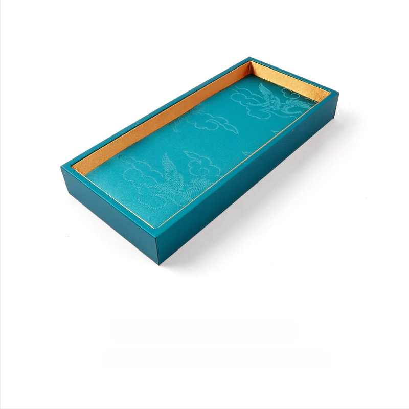 Üheosaline juveelide näitamiplokk PU nahast, PU naha korpuse ja tikitud brokaatkanga, ühe kihiline, kunstiline stiil, õmblustehnika