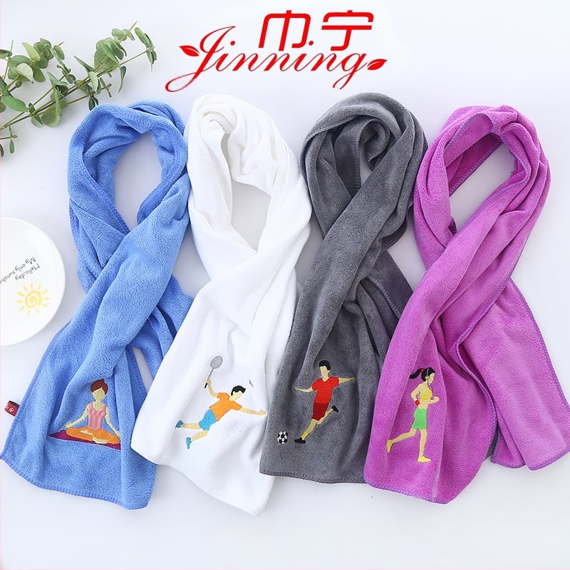 Sporto rankšluostis iš 80% poliamido pluošto, 110 g, greitas džiūvimas, drėgmės įsisavinimas 0–5 s, išsiūtas logotipas