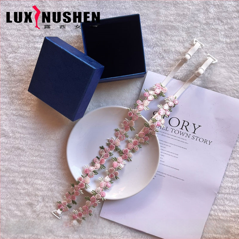 Κεντημένο δαντελένιο φόρεμα-slip με λεπτές τιράντες, νάιλον, διαφανείς λεπτομέρειες, άνοιξη 2024