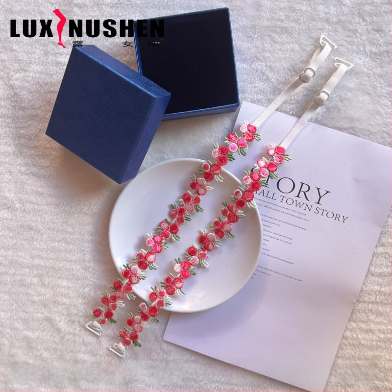 Κεντημένο δαντελένιο φόρεμα-slip με λεπτές τιράντες, νάιλον, διαφανείς λεπτομέρειες, άνοιξη 2024