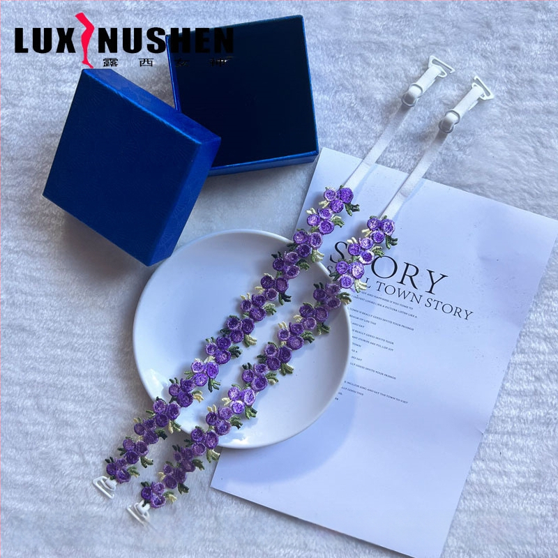 Κεντημένο δαντελένιο φόρεμα-slip με λεπτές τιράντες, νάιλον, διαφανείς λεπτομέρειες, άνοιξη 2024