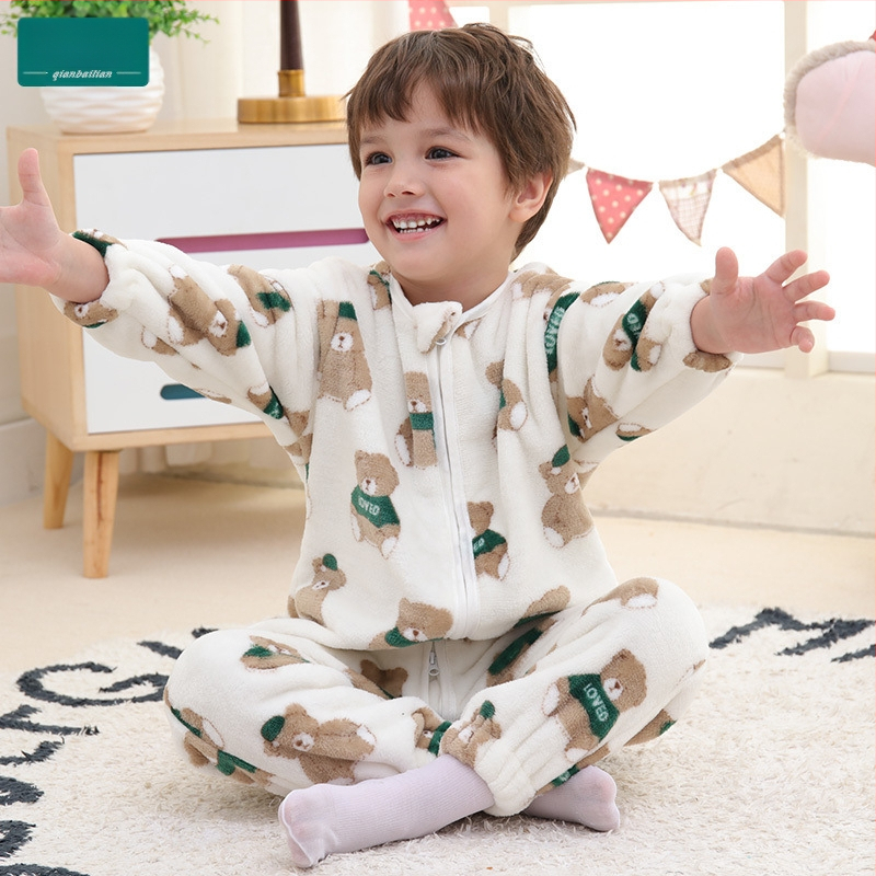 Kūdikio miego maišelis - velūro audinys, vidinė danga velūras, poliesterio užpildas, išsiuvinėtas raštas, žiemai