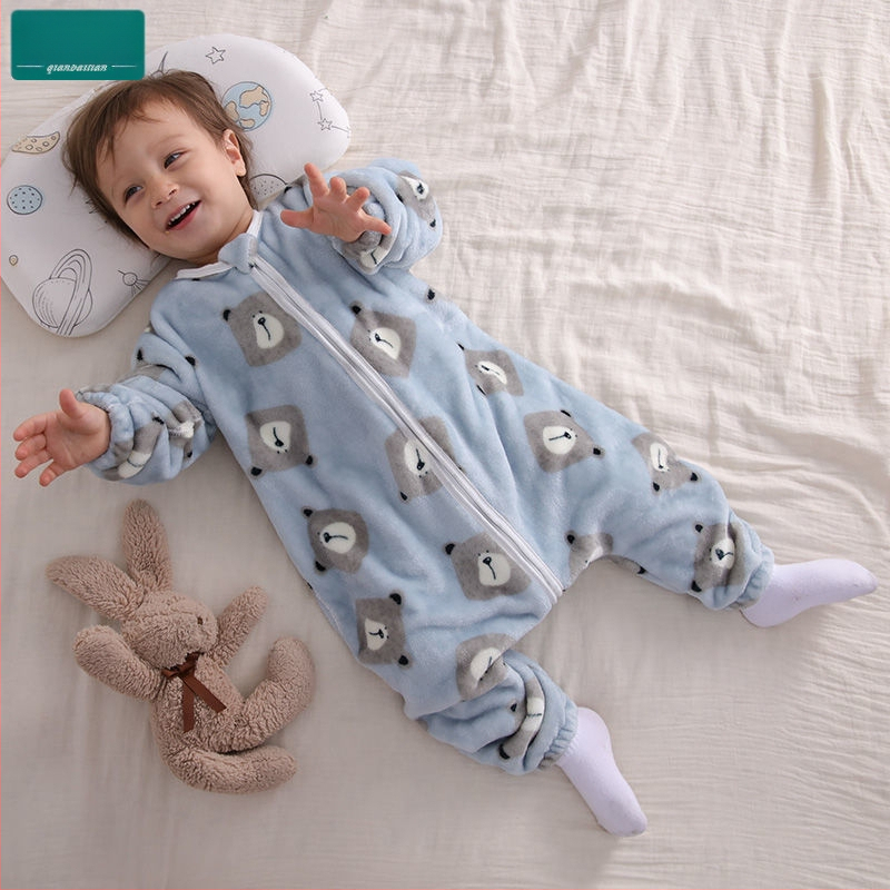 Kūdikio miego maišelis - velūro audinys, vidinė danga velūras, poliesterio užpildas, išsiuvinėtas raštas, žiemai